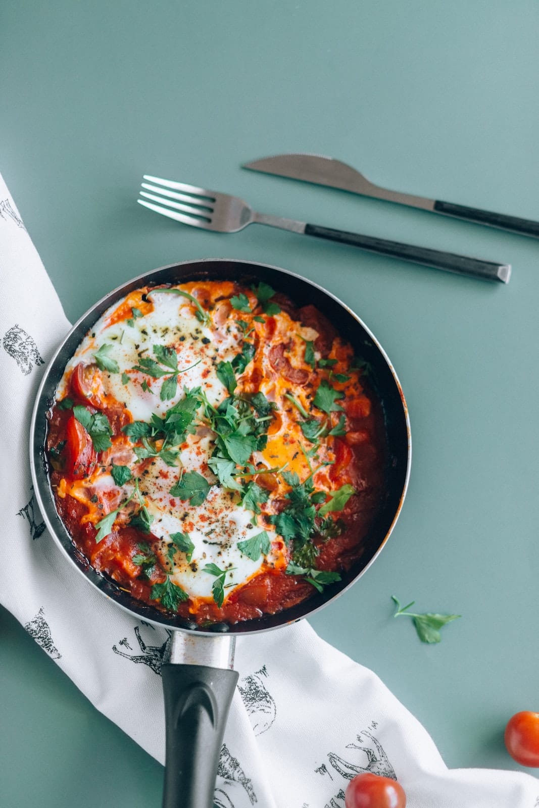 Shakshuka in einer Pfanne